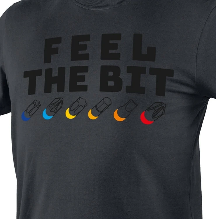 T-SHIRT Z NADRUKIEM FEEL THE BIT ROZMIAR M